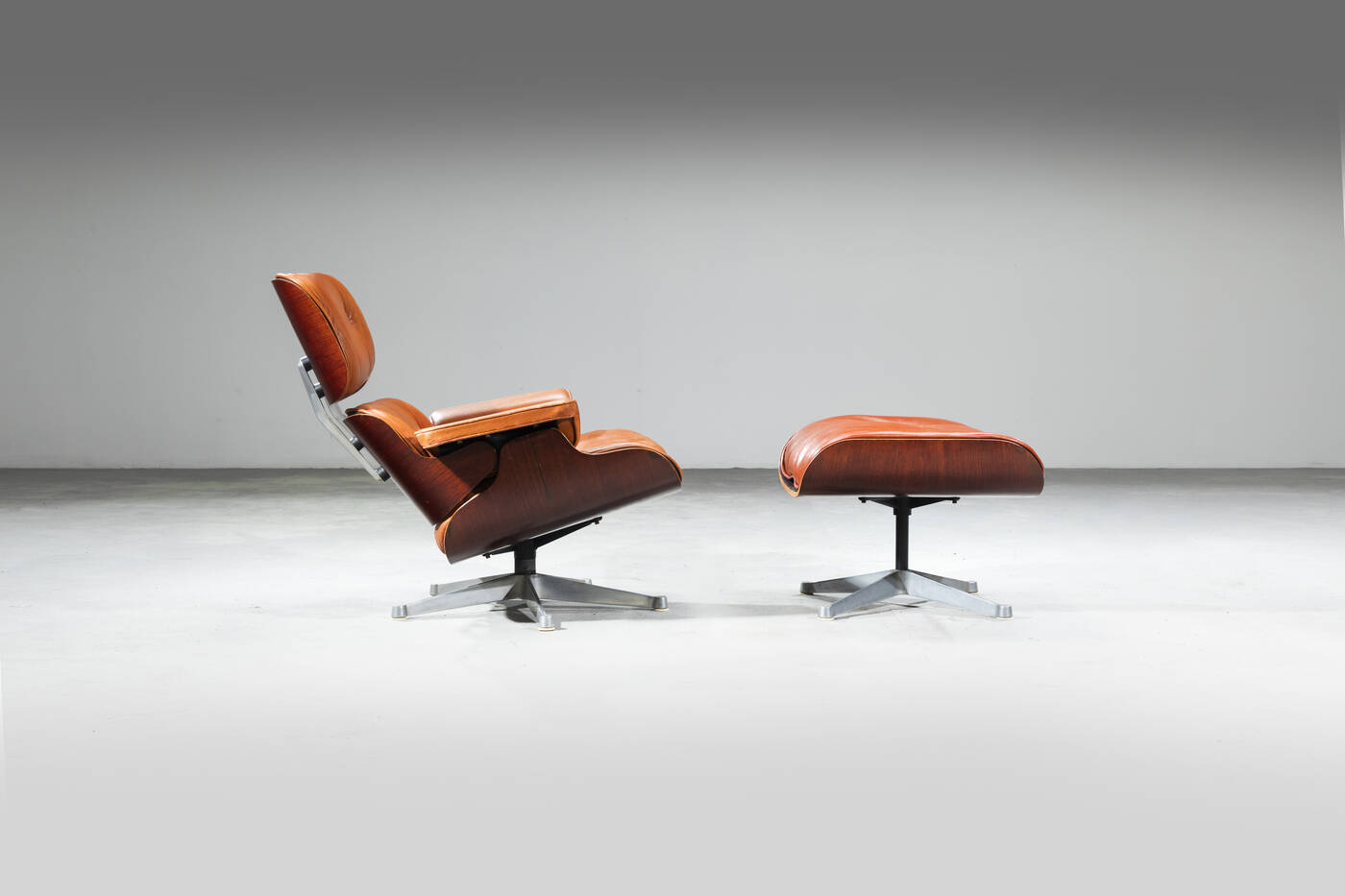 CHARLES E RAY EAMES - Lounge chair 670 con ottomana 671